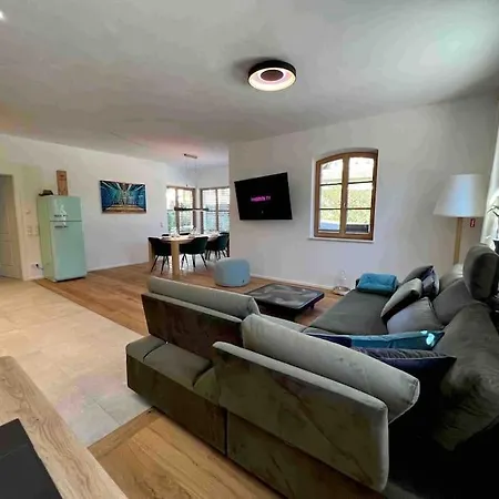 Apartment 4younic Glonn1 * Boxspring * Jacuzzi * Netflix*65“